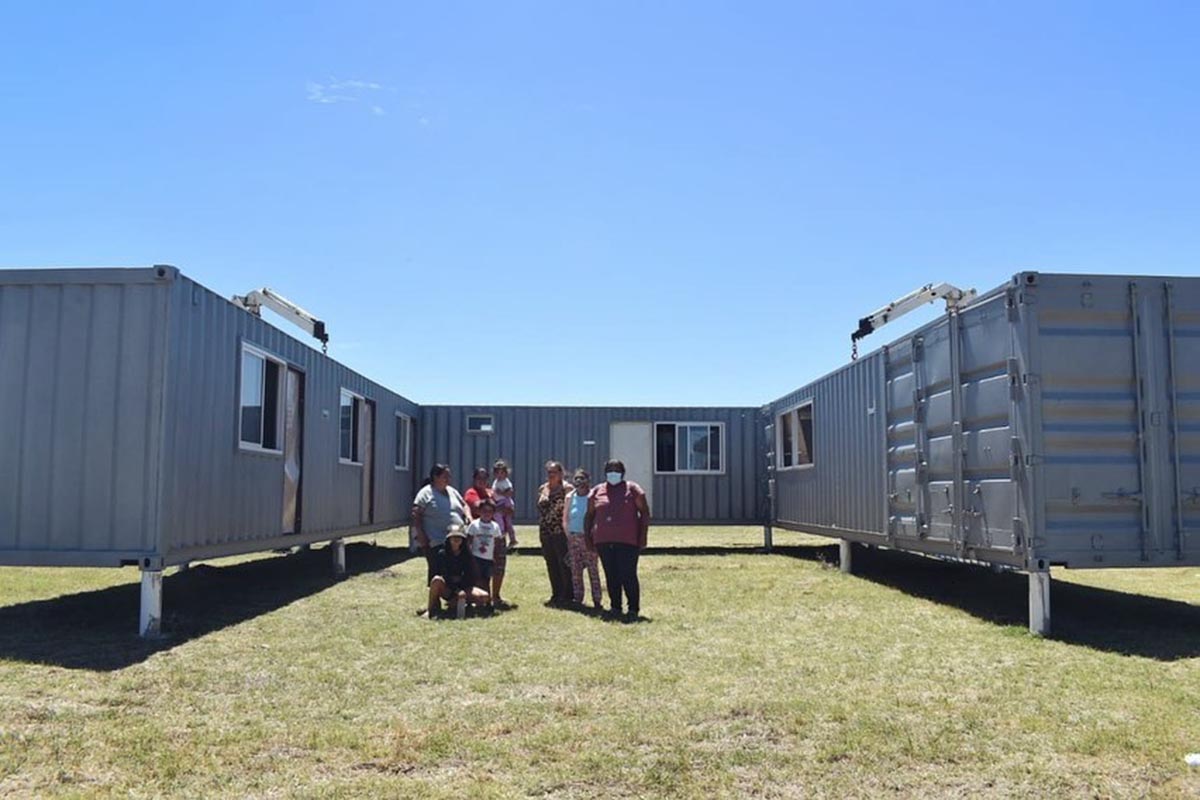 Astillero Río Santiago entregó la primera casa container para víctimas de violencia de género