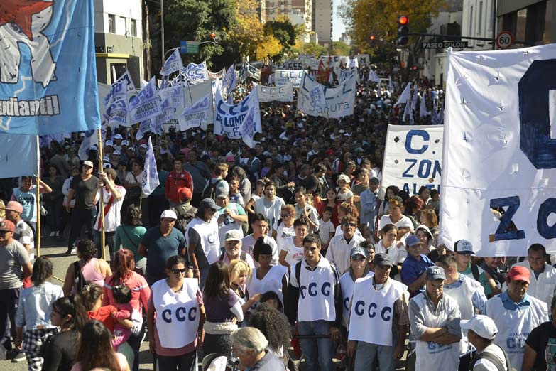 La CCC y la CTA Autónoma marchan este mediodía desde la 9 de Julio hacia el Cabildo