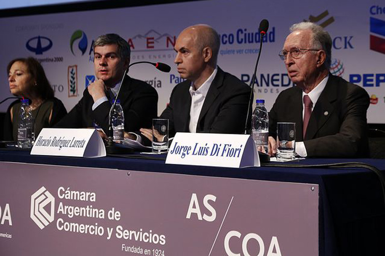 Las empresas apoyan al gobierno y piden reformas graduales