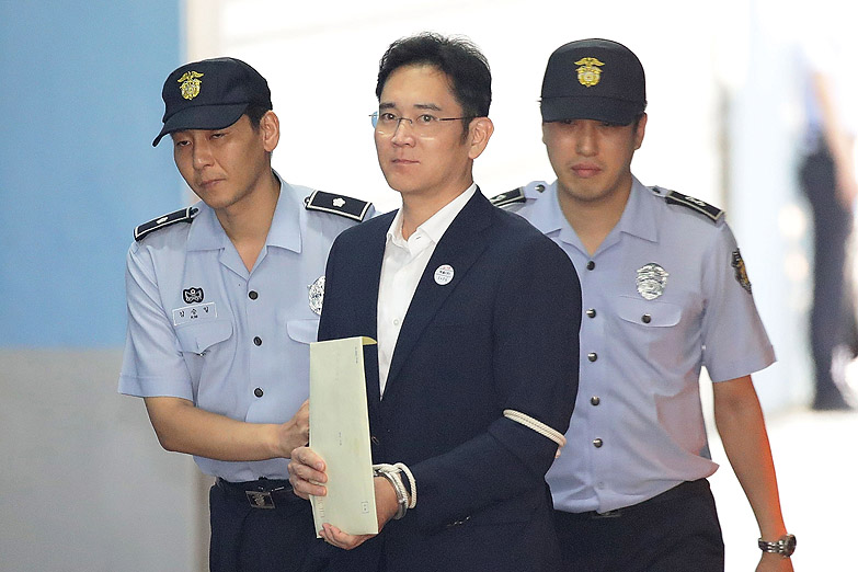 Condenaron a cinco años de prisión al dueño de Samsung por sobornos