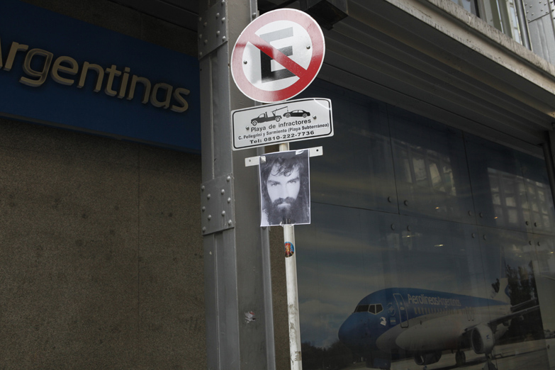 Hasta las paredes se preguntaron dónde está Santiago