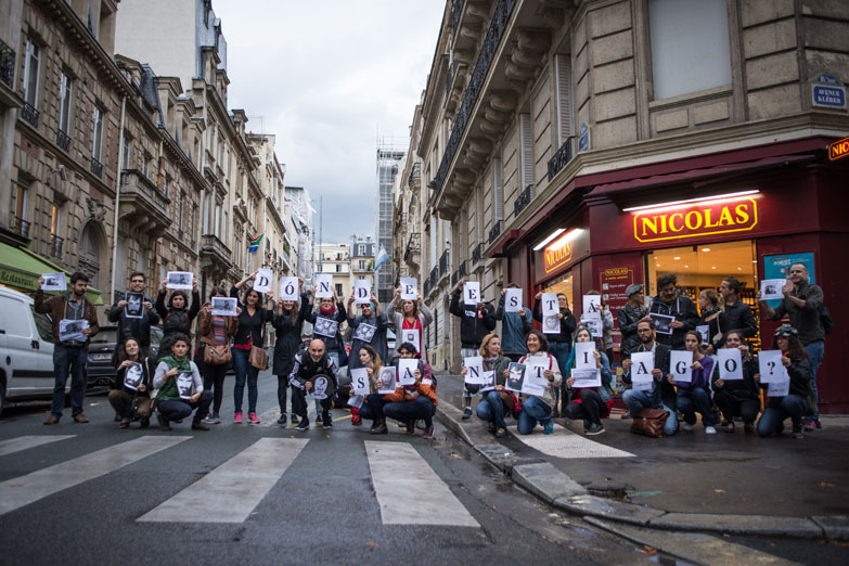 La marcha de reclamo por Santiago en París fue vigilada por la policía