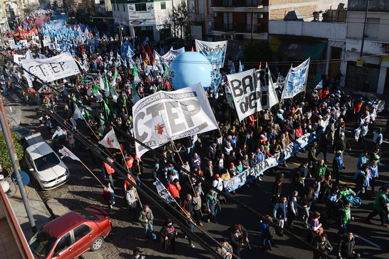 Los movimientos sociales buscan evitar la protesta y esperan un gesto del Gobierno
