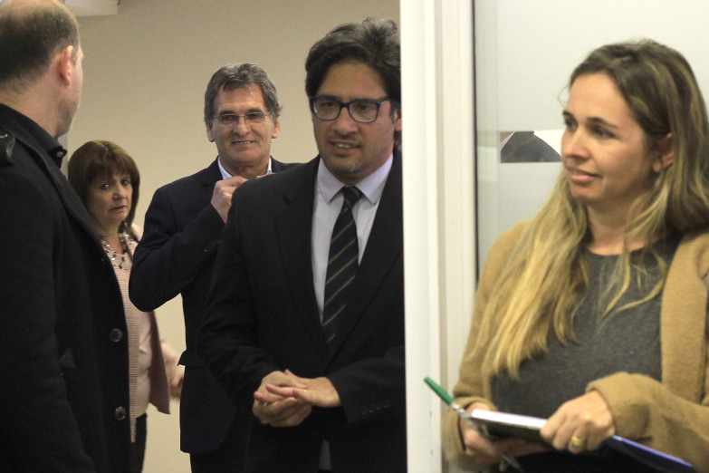 Avruj criticó a la familia y Frigerio recibe a gobernadores