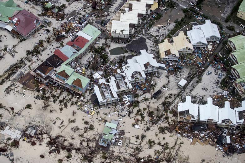 Violento paso del huracán Irma por el Caribe