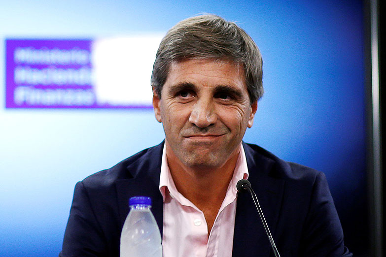 Denuncian a Caputo por desviar $ 500 millones de los jubilados a un fondo que él integra