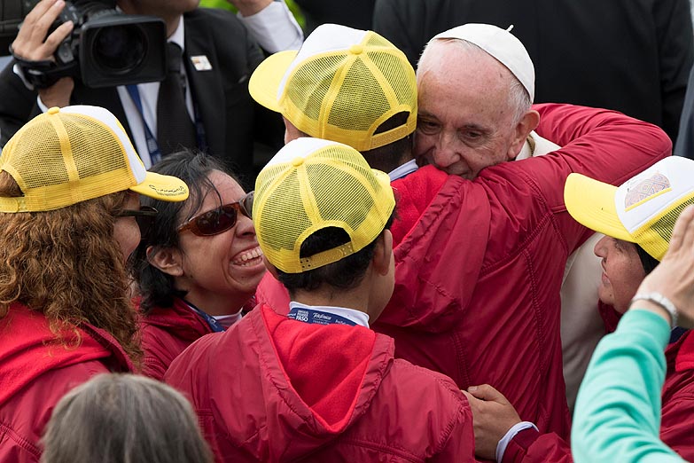 El Papa se reúne con los daminficados de un conflicto armado de medio siglo