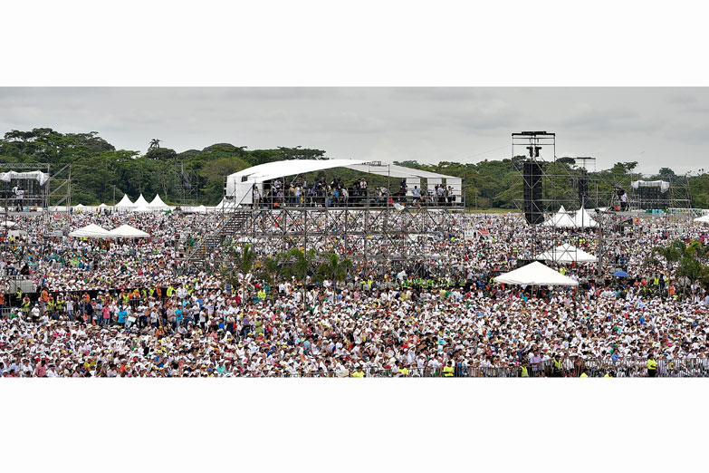 Sin reconciliación la paz será «un fracaso», dijo el Papa ante una multitud