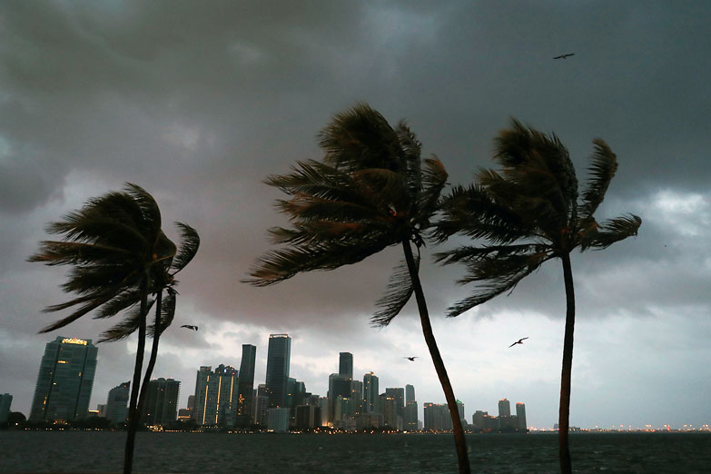 El huracán Irma arrasa Cuba y se dirige hacia Miami