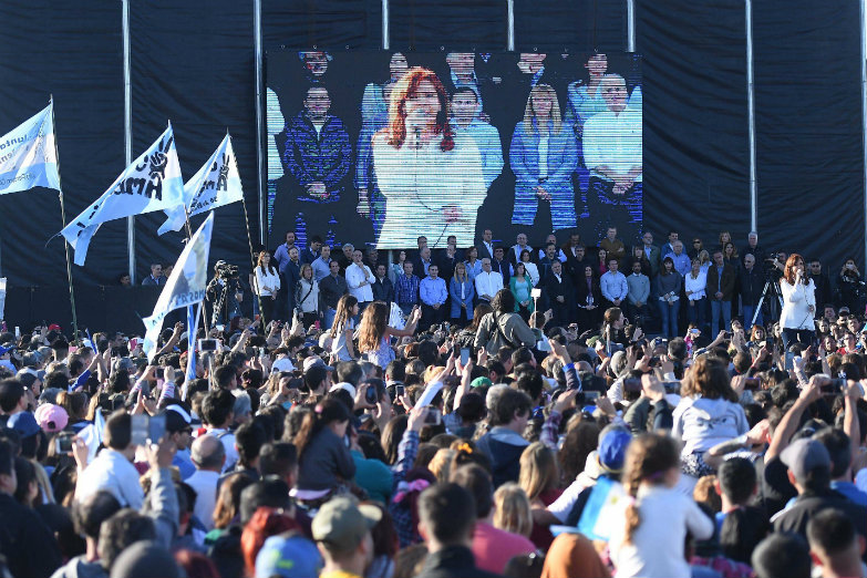 «Vienen por la precarización del trabajo y de la democracia»