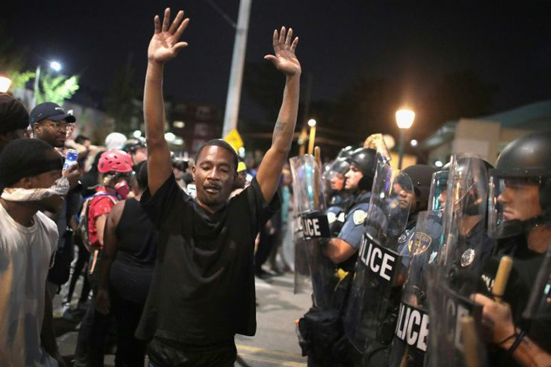 EEUU: 80 detenidos en una protesta por la absolución de un policía blanco que mató a un negro