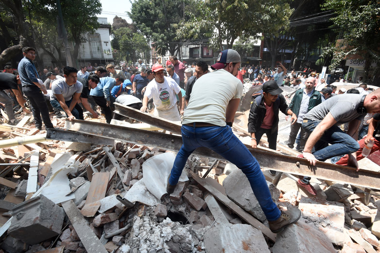 Fuerte sismo en México dejó más de 200 muertos y 700 heridos