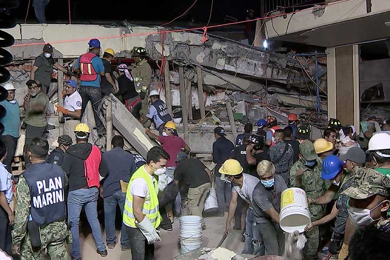 La tragedia en una escuela primaria: 32 niños muertos y 20 personas desaparecidas