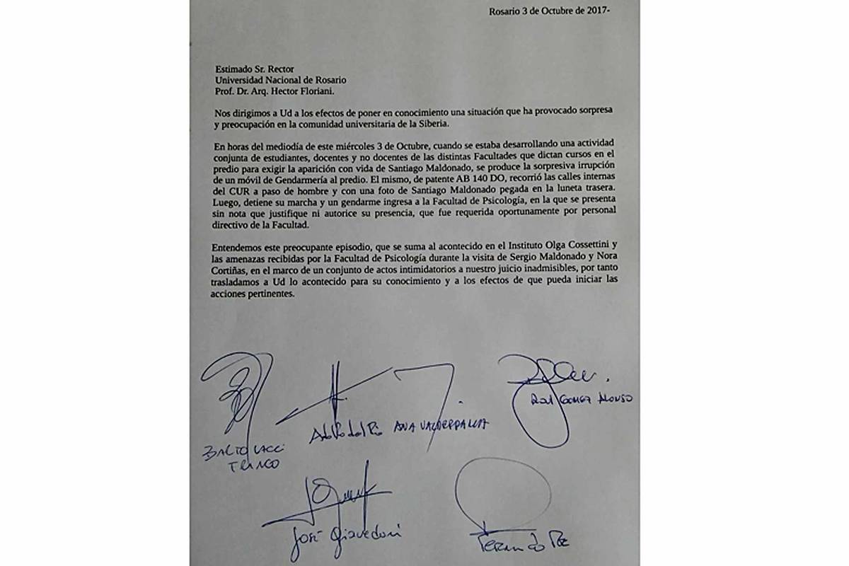 Gendarmería irrumpió en la Universidad de Rosario durante una charla sobre Maldonado