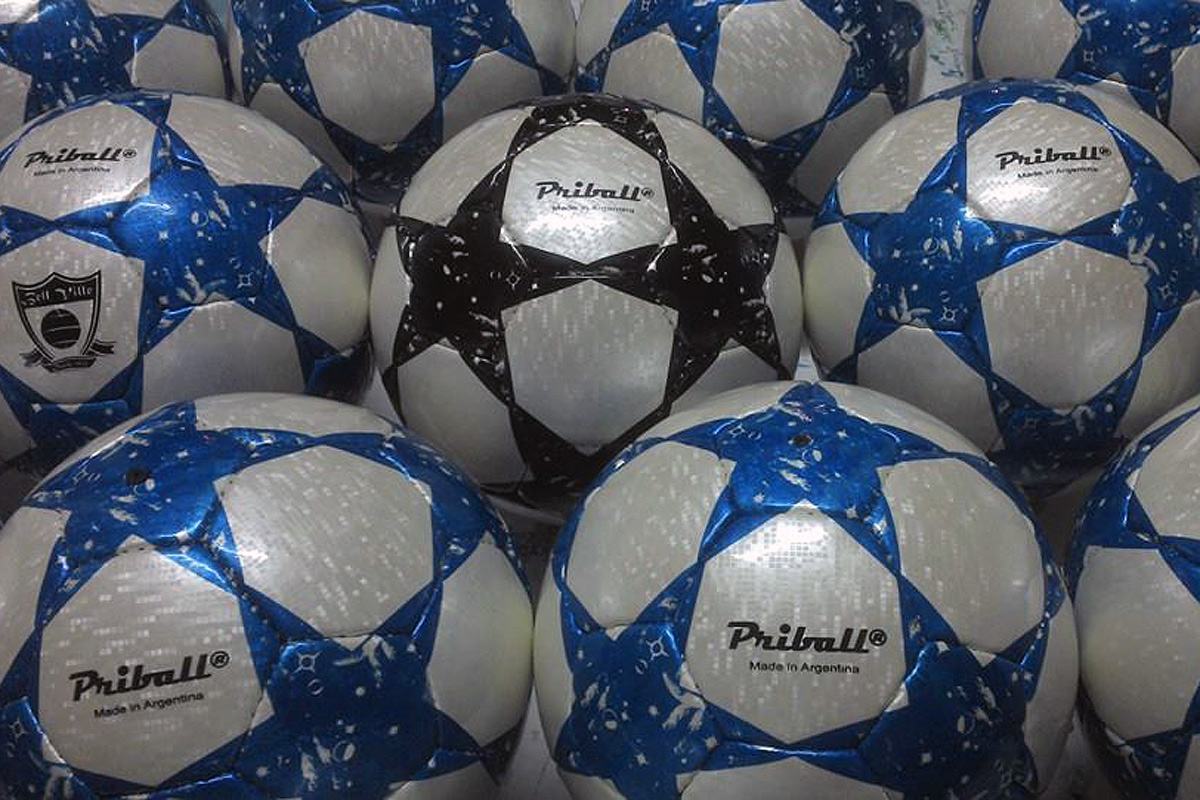 Por la caída de la demanda y la ola importadora, cerró la fábrica de pelotas de fútbol Priball