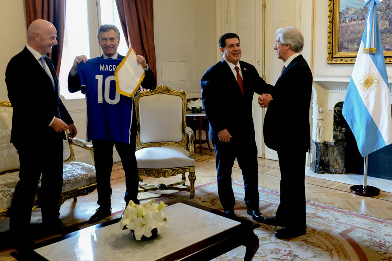 Macri, Infantino, y una reunión llena de especulaciones