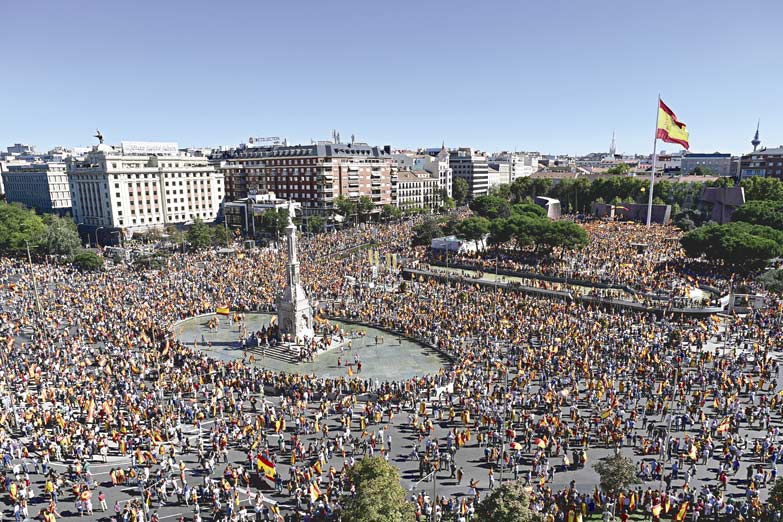 Amenazan a los catalanes con fuga de empresas y un corralito