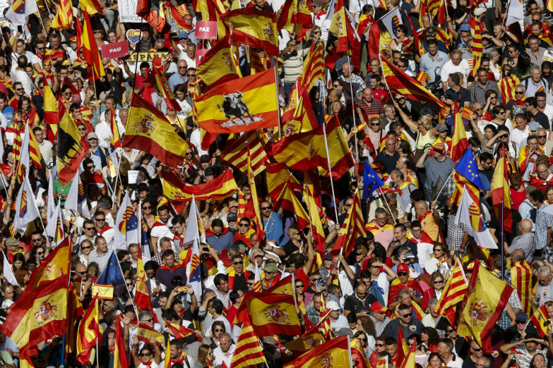 Cataluña partida en dos: multitudinaria marcha contra la independencia de España