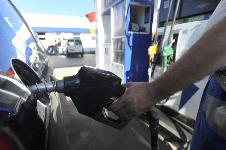 El Gobierno autorizó un aumento del 4% en los combustibles