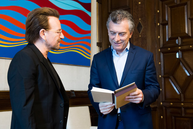 Bono le expresó a Macri su preocupación por Santiago Maldonado
