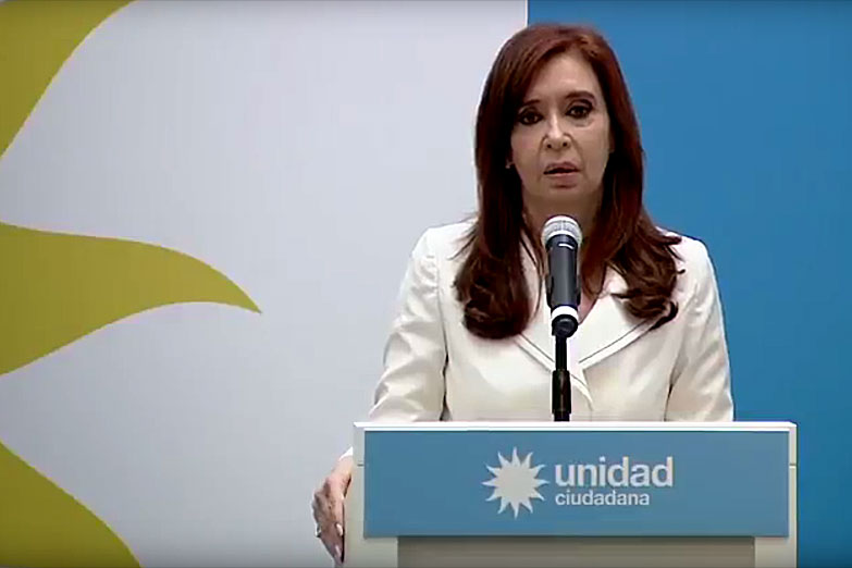 Cristina denunció el «deterioro de las garantías electorales» tras la citación a indagatoria