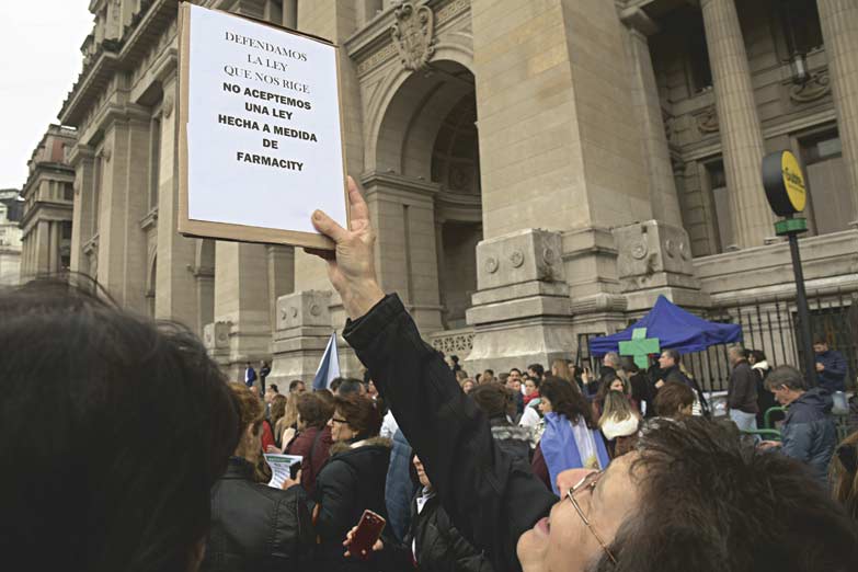 Municipios bonaerenses rechazan a Farmacity
