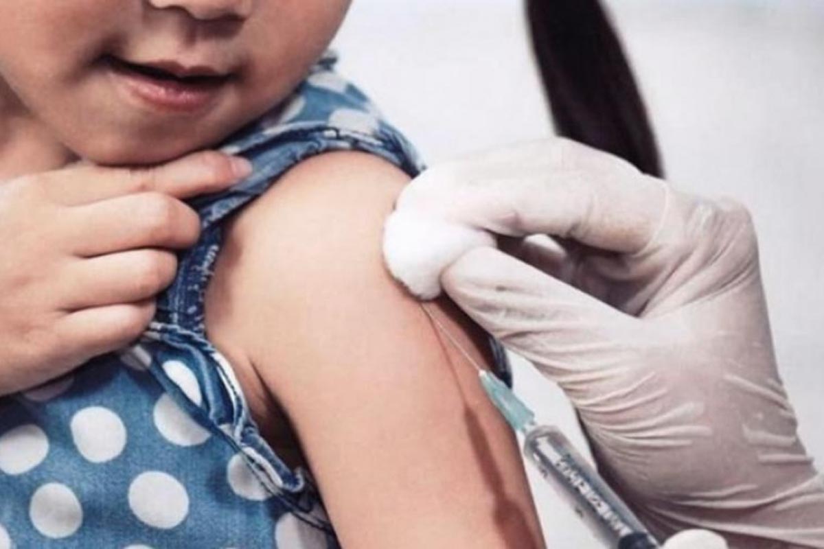 Faltante de vacunas Menveo: estaban trabadas en la Aduana y en 10 días llegan a los centros de salud