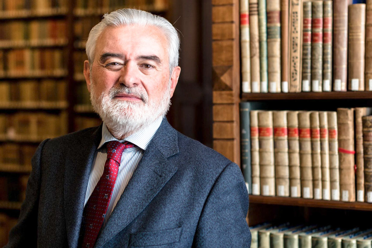 Con tres siglos de vida, la RAE sigue siendo noticia