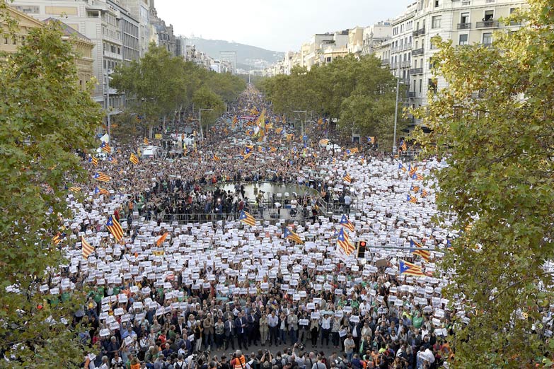 Cataluña demora las definiciones y Rajoy pidió intervenir hasta la televisión