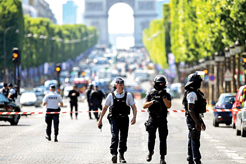 Francia: ya se puede allanar y detener sin orden judicial