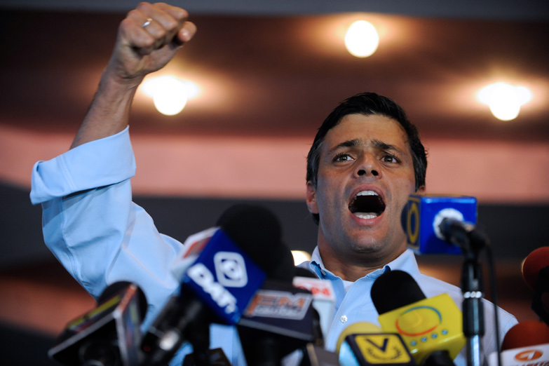 España confirmó que Leopoldo López se refugió en su embajada