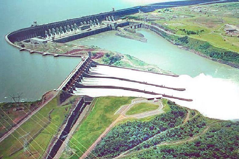 Macri les cambia el nombre a las represas Néstor Kirchner y Jorge Cepernic