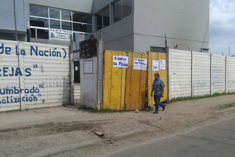 Continúa el reclamo por la escuela de Villa Lugano que no tiene habilitación