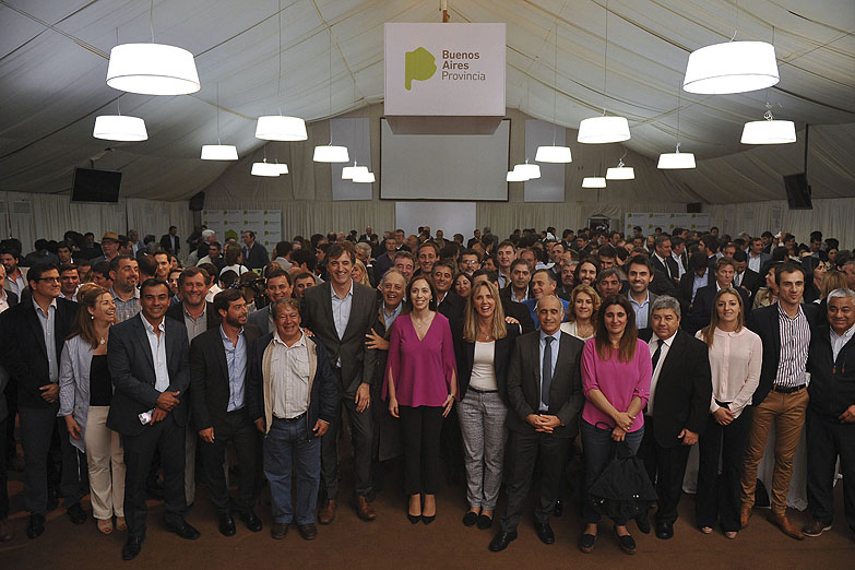 Vidal juntó a la tropa para festejar el triunfo y contener reclamos de intendentes