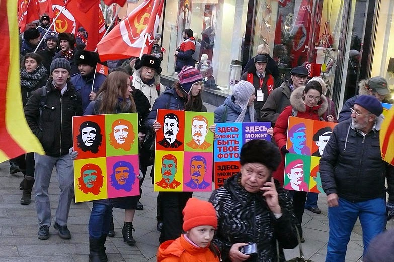 El Che, presente en la marcha del PC en Moscú