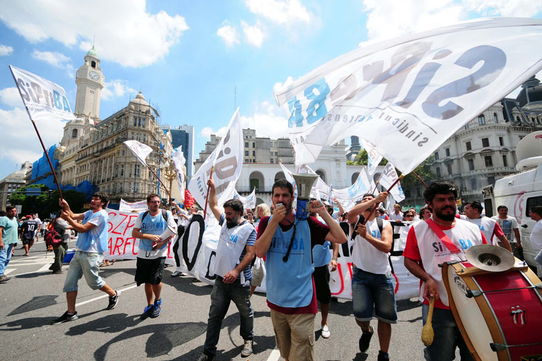 El gremio de prensa se moviliza para reclamar la emergencia laboral en los medios