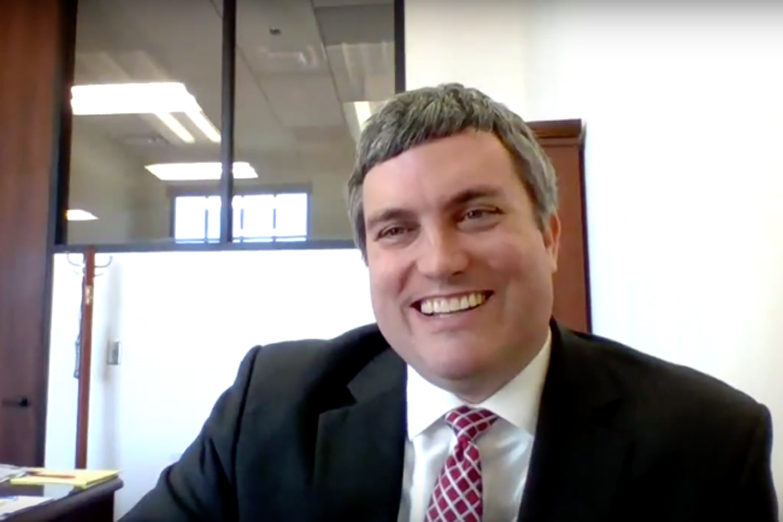 Trump propone para juez a un bloguero defensor del uso de armas