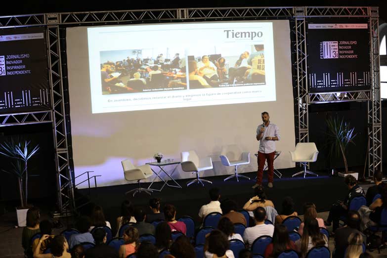 Tiempo llevó su experiencia a una cumbre de nuevos medios en Brasil