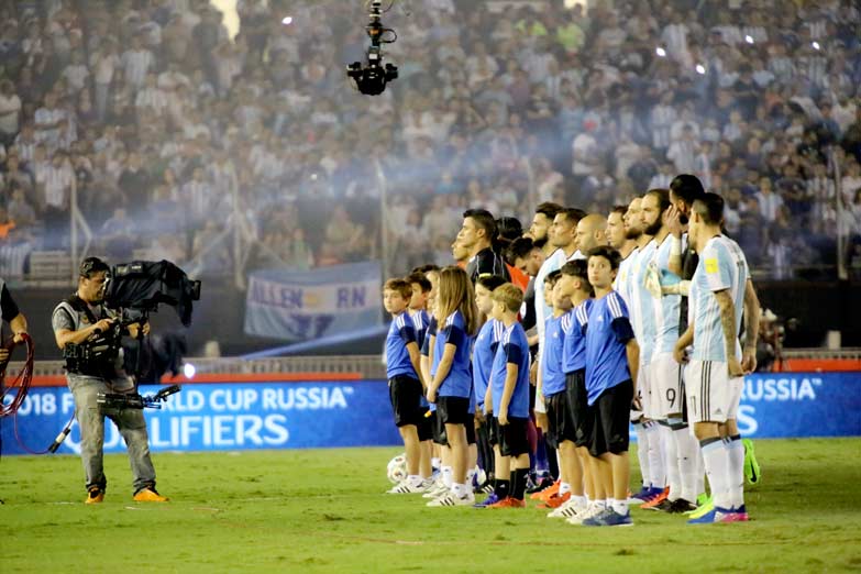 Clarín avanza sobre la gratuidad de los partidos de la Selección Argentina