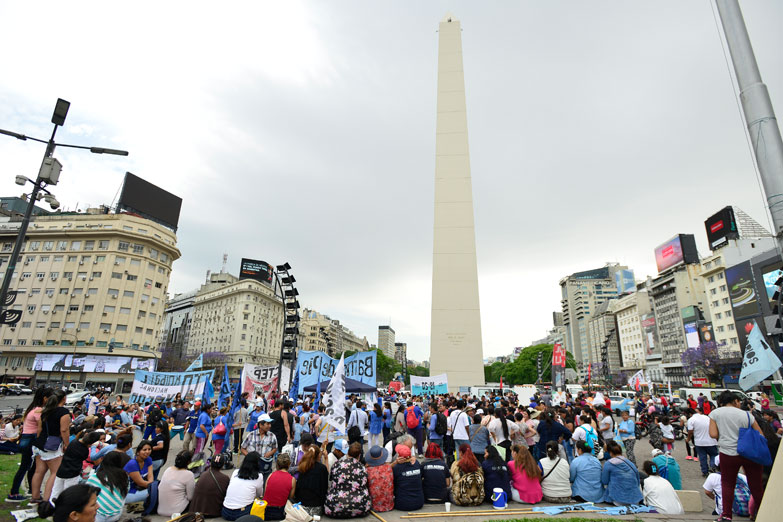 Movimientos sociales marcharon a Anses por un bono de fin de año