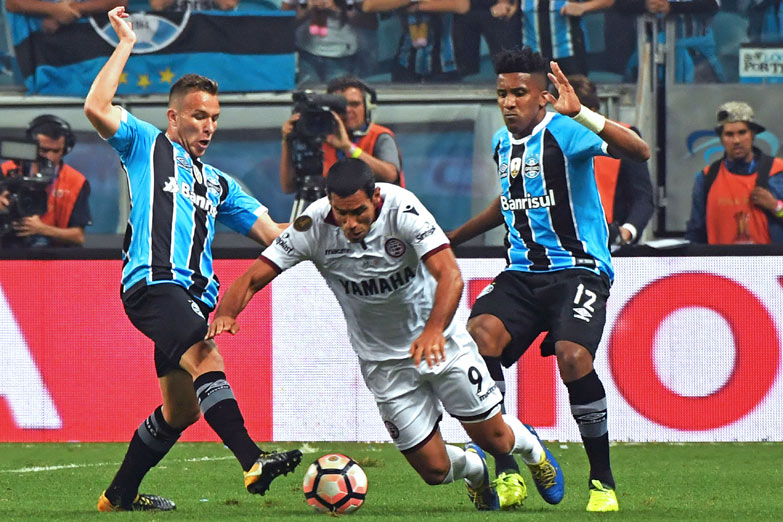 Lanús cayó en la primera final de la Libertadores ante Gremio, en Brasil