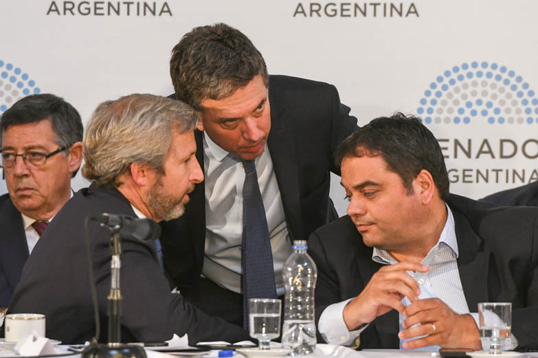 Gobernadores peronistas y oficialistas defendieron el pacto fiscal
