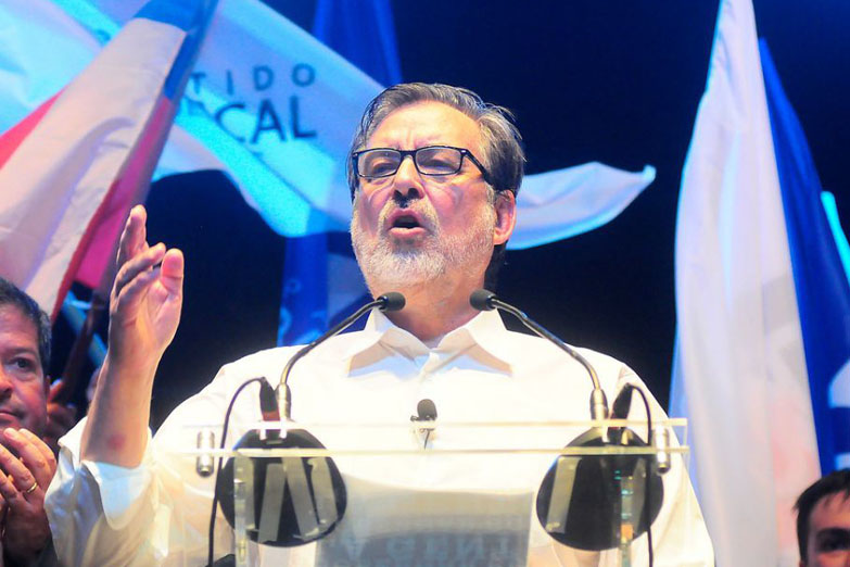 Chile: los equipos de campaña suman figuras y Guillier hace guiños al FA