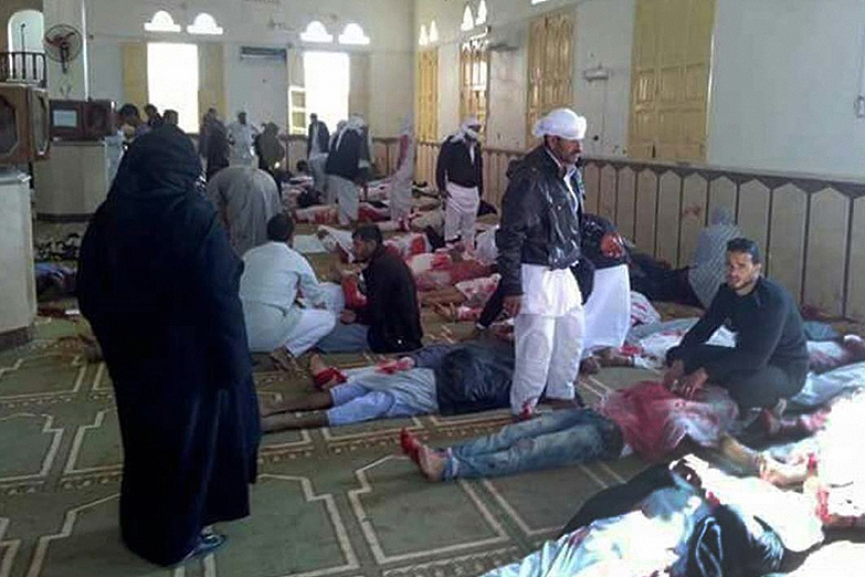 Egipto sufrió su peor atentado con una masacre en una mezquita: 270 muertos