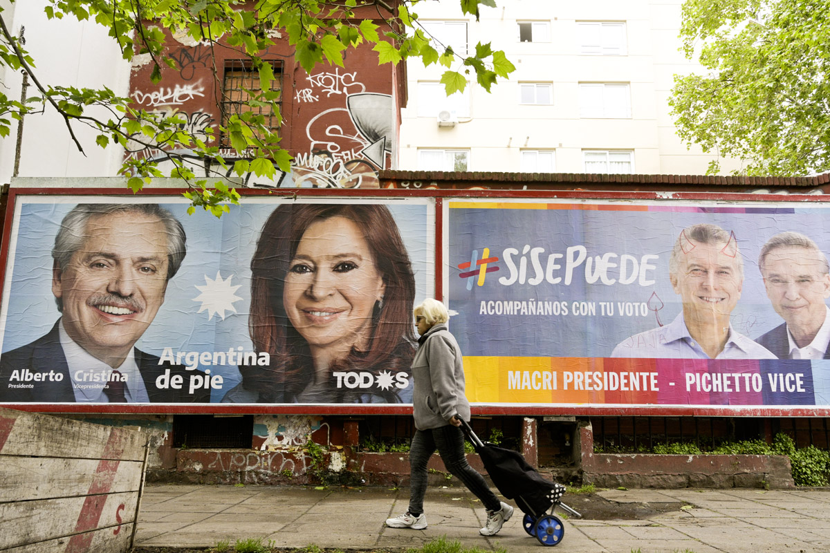 Nueva era: los argentinos definen en las urnas entre dos modelos de país