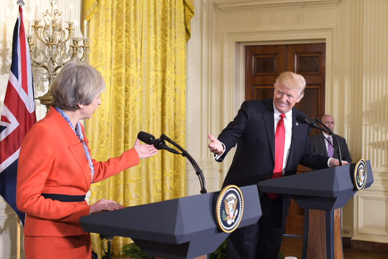 Duro cruce entre Trump y May por los videos anti musulmanes