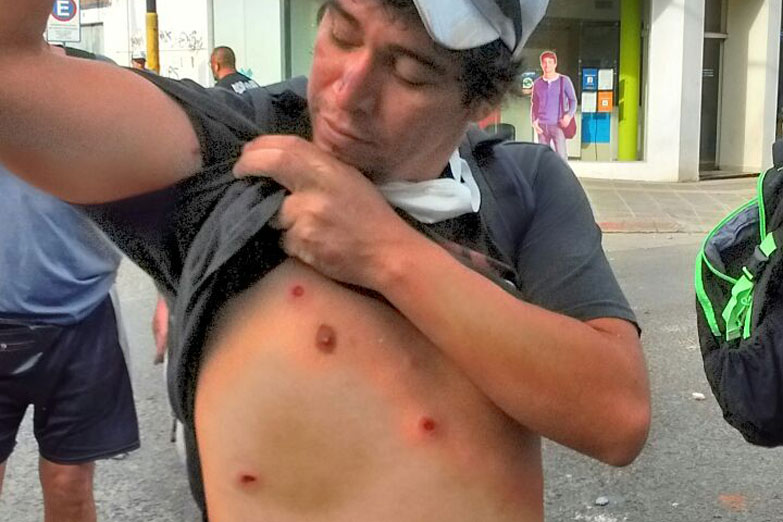Brutal represión contra trabajadores estatales en Neuquén