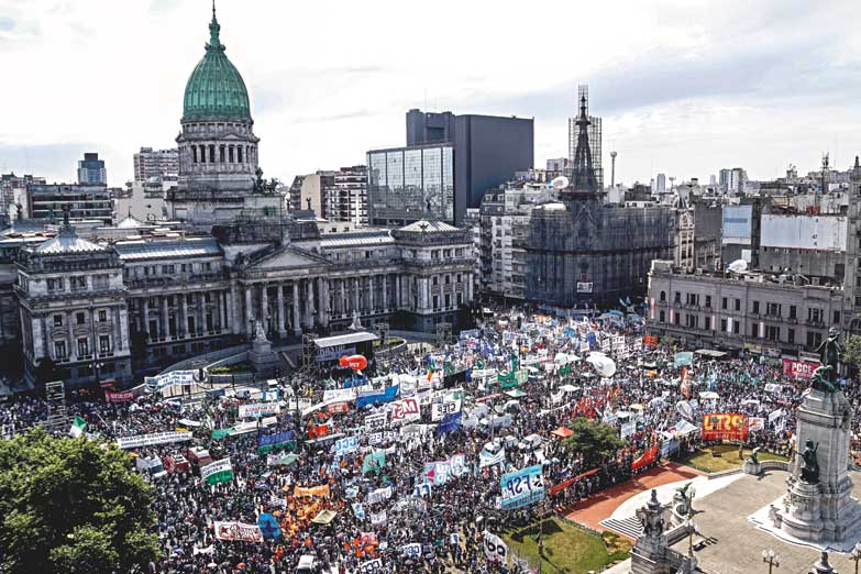 Reforma Laboral: la ofrenda de Macri a la cumbre