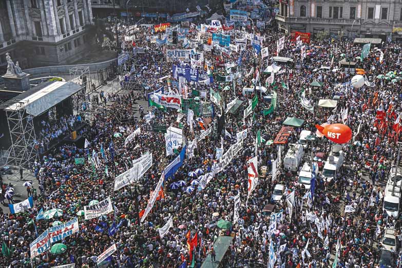 Más protestas contra la reforma laboral