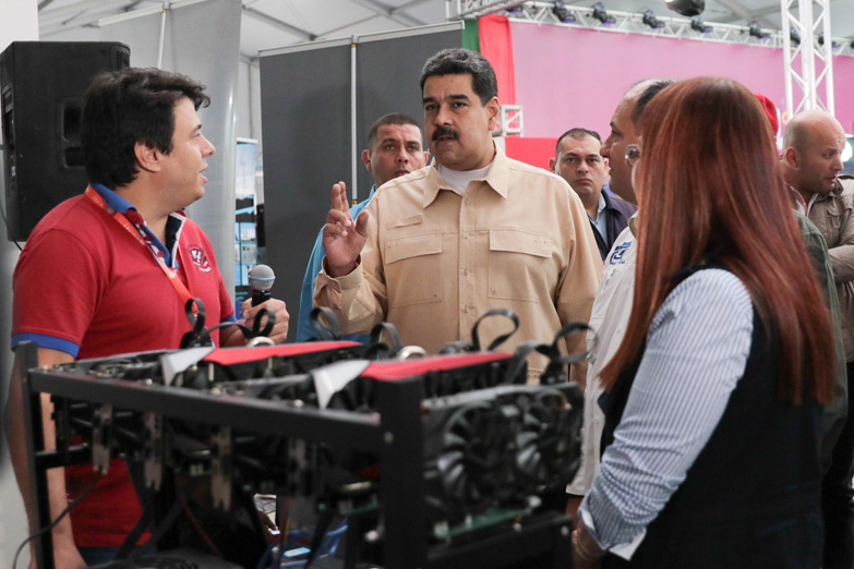 Para saltar el bloqueo de Trump, Maduro inventa el bitcoin chavista